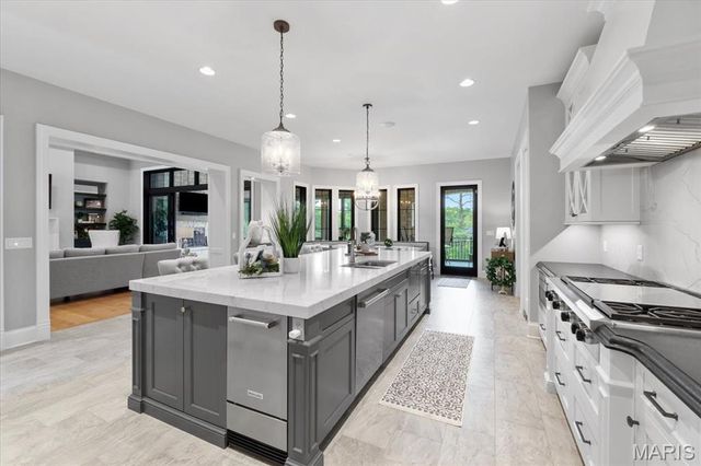 12723 Topping Acres, St Louis, MO 63131