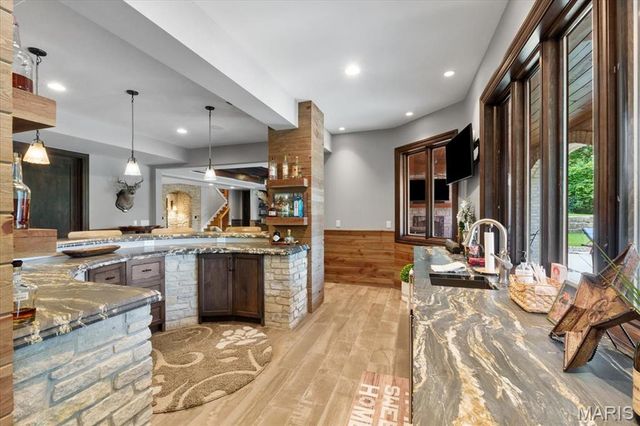 12723 Topping Acres, St Louis, MO 63131