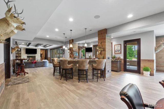12723 Topping Acres, St Louis, MO 63131