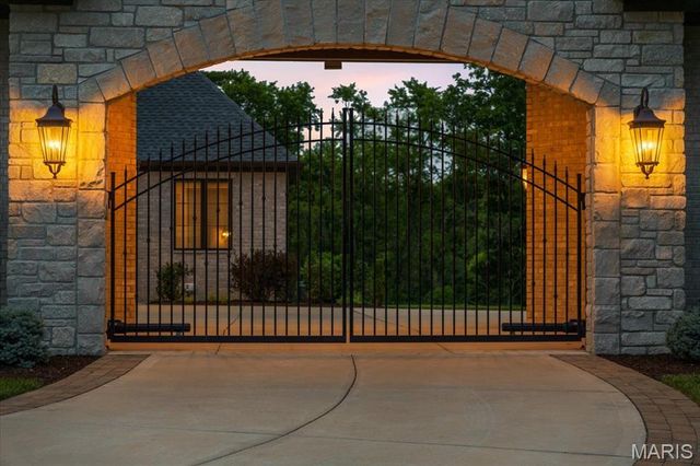 12723 Topping Acres, St Louis, MO 63131