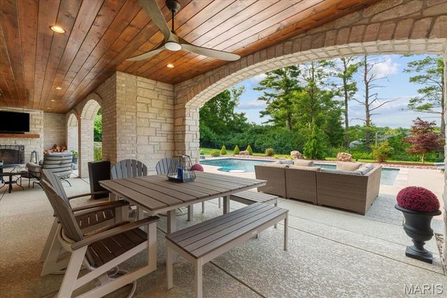 12723 Topping Acres, St Louis, MO 63131