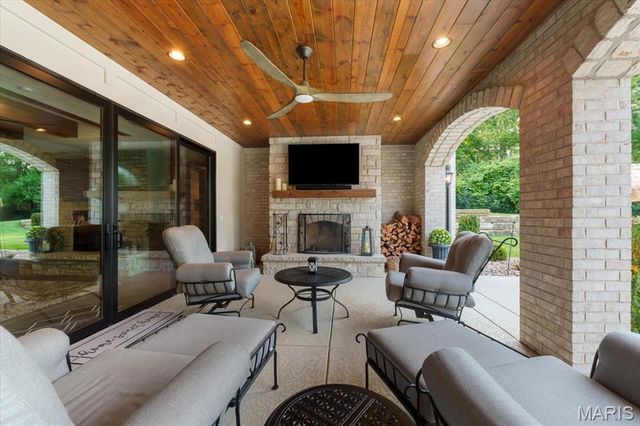 12723 Topping Acres, St Louis, MO 63131