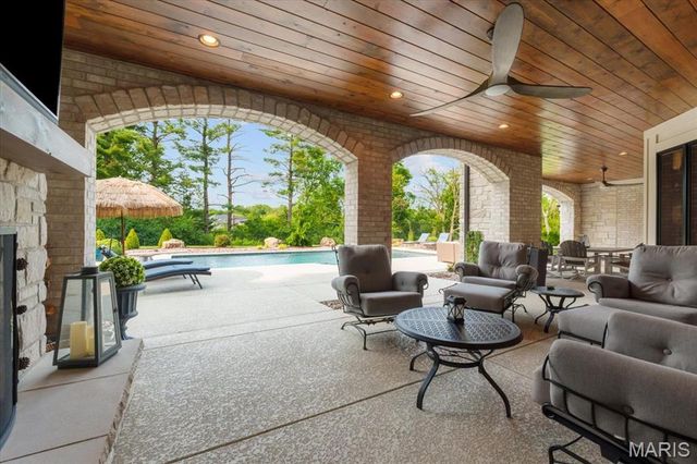 12723 Topping Acres, St Louis, MO 63131