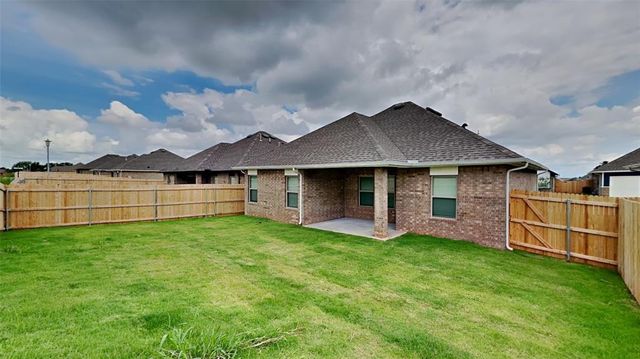 6928 Labelle Drive, Warr Acres, OK 73132