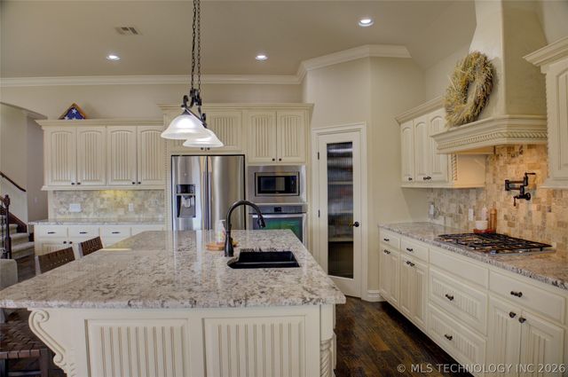 5830 E 144th Street S, Bixby, OK 74008