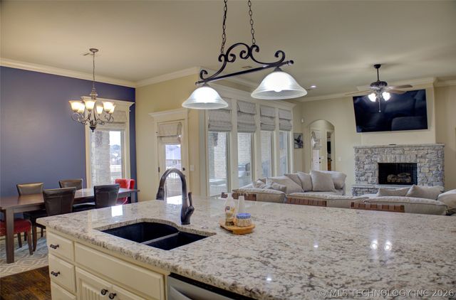 5830 E 144th Street S, Bixby, OK 74008