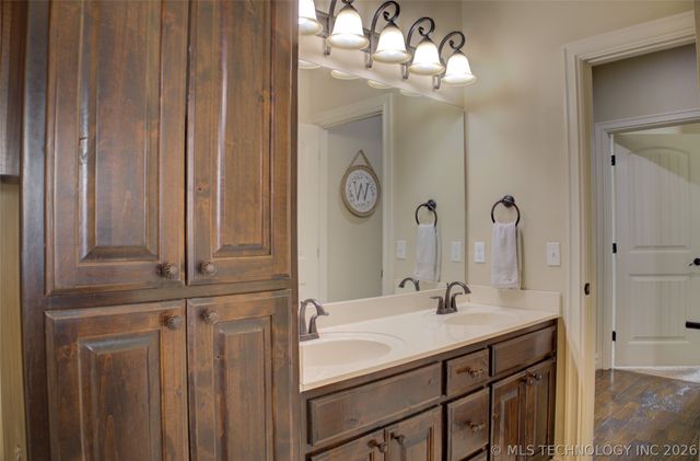 5830 E 144th Street S, Bixby, OK 74008