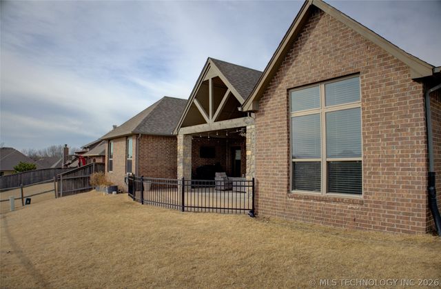 5830 E 144th Street S, Bixby, OK 74008