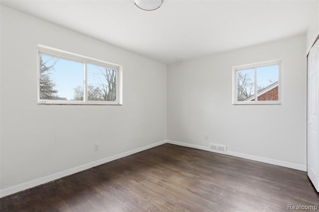 18425 Lesure Street, Detroit, MI 48235