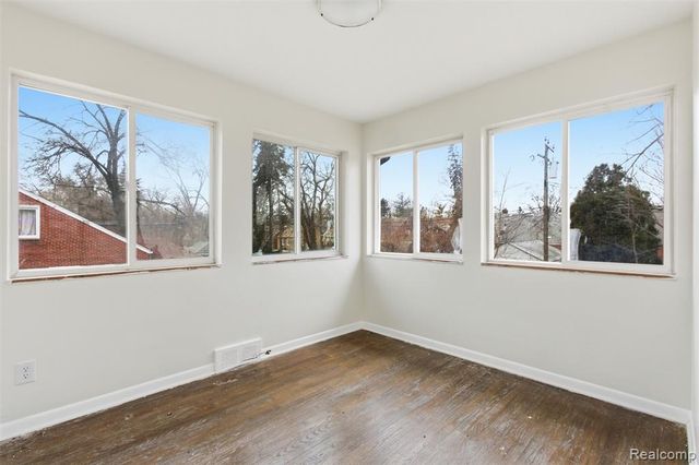 18425 Lesure Street, Detroit, MI 48235