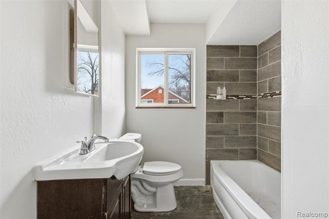 18425 Lesure Street, Detroit, MI 48235