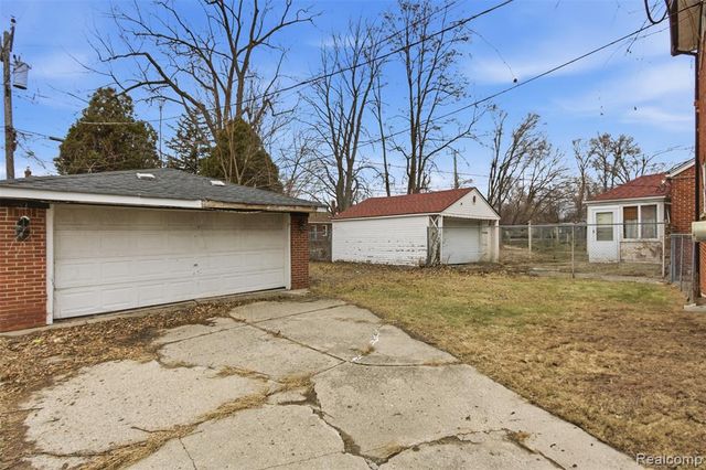 18425 Lesure Street, Detroit, MI 48235