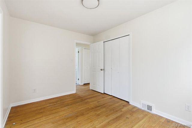 18425 Lesure Street, Detroit, MI 48235