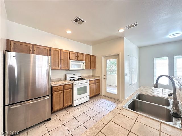 1501 CARDINAL PEAK Lane 202, Las Vegas, NV 89144