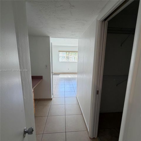 7505 SW 82nd St 206, Miami, FL 33143
