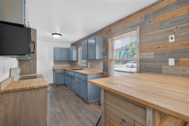 2695 Gilletts Lake Road, Jackson, MI 49201