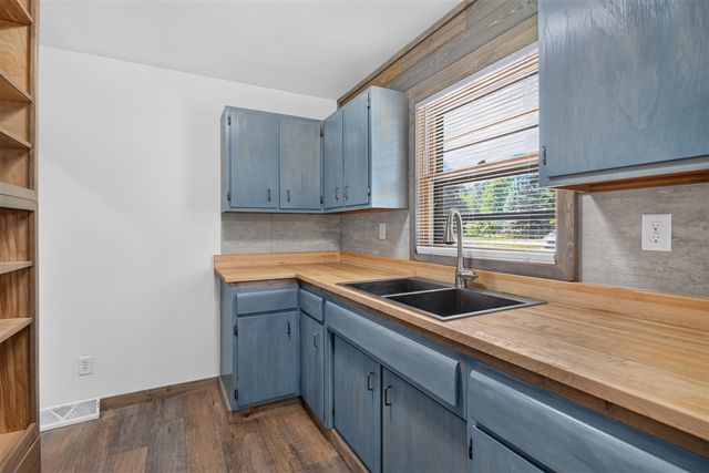 2695 Gilletts Lake Road, Jackson, MI 49201