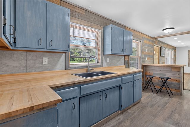 2695 Gilletts Lake Road, Jackson, MI 49201