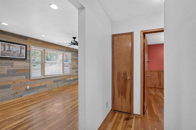2695 Gilletts Lake Road, Jackson, MI 49201