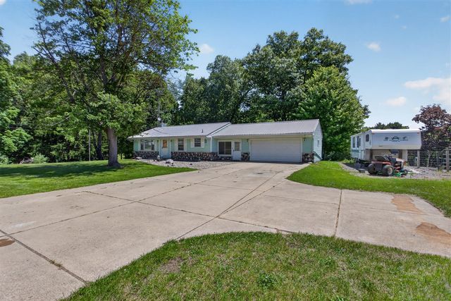 2695 Gilletts Lake Road, Jackson, MI 49201