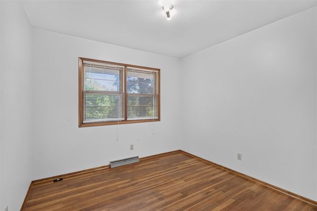 2695 Gilletts Lake Road, Jackson, MI 49201