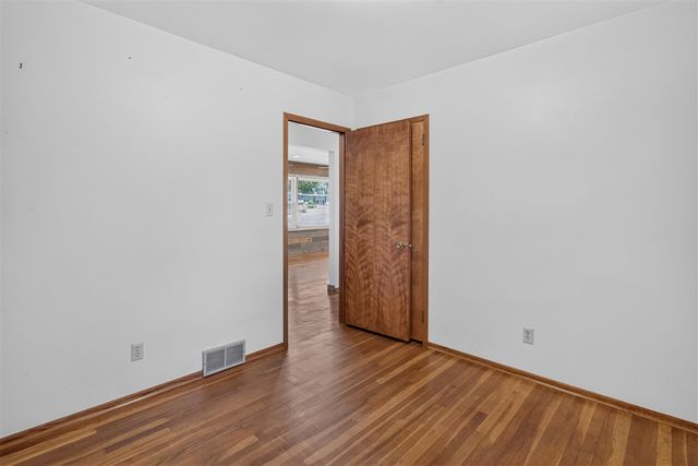2695 Gilletts Lake Road, Jackson, MI 49201