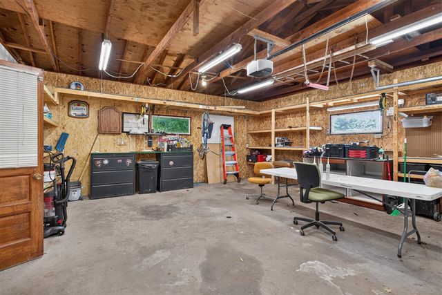 2695 Gilletts Lake Road, Jackson, MI 49201