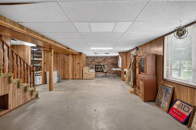 2695 Gilletts Lake Road, Jackson, MI 49201
