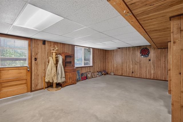 2695 Gilletts Lake Road, Jackson, MI 49201
