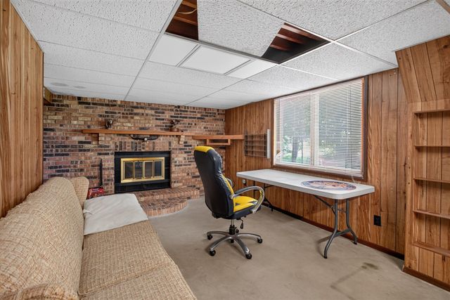 2695 Gilletts Lake Road, Jackson, MI 49201