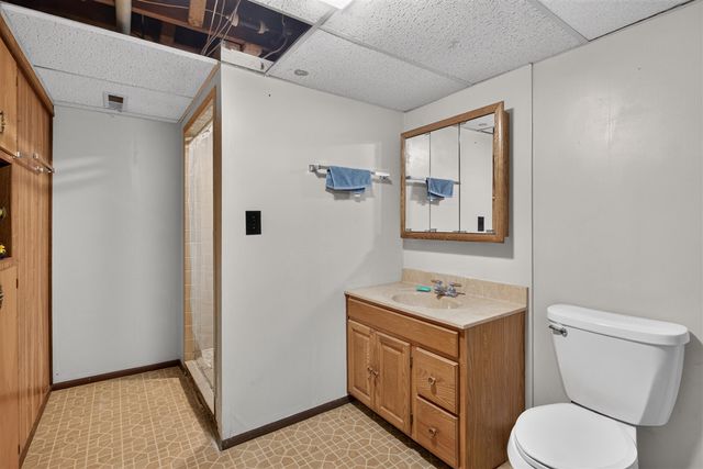 2695 Gilletts Lake Road, Jackson, MI 49201