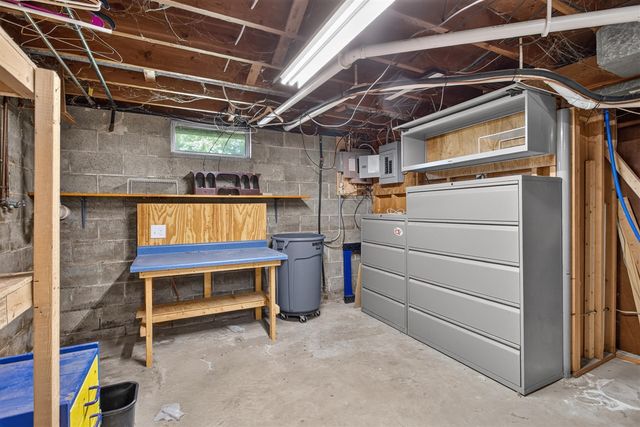 2695 Gilletts Lake Road, Jackson, MI 49201