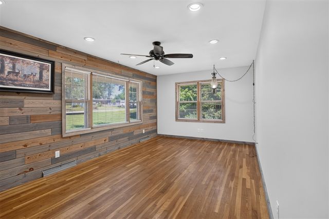 2695 Gilletts Lake Road, Jackson, MI 49201