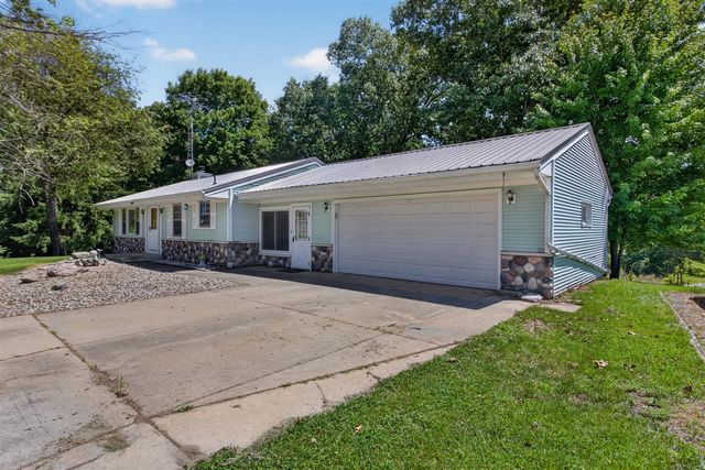 2695 Gilletts Lake Road, Jackson, MI 49201
