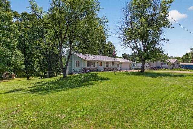2695 Gilletts Lake Road, Jackson, MI 49201