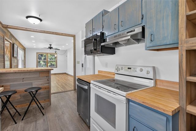 2695 Gilletts Lake Road, Jackson, MI 49201
