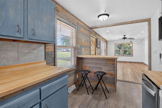 2695 Gilletts Lake Road, Jackson, MI 49201