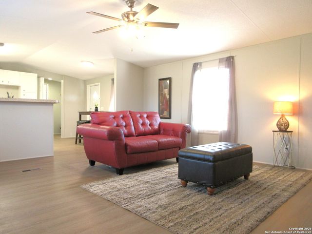 178 Hickory Hill, La Vernia, TX 78121