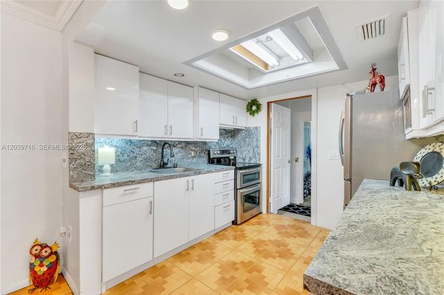 551 NW 99th Way, Pembroke Pines, FL 33024