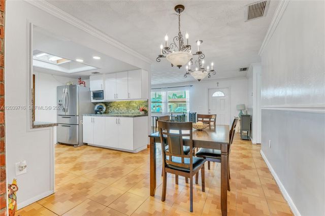551 NW 99th Way, Pembroke Pines, FL 33024