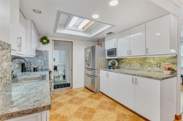 551 NW 99th Way, Pembroke Pines, FL 33024