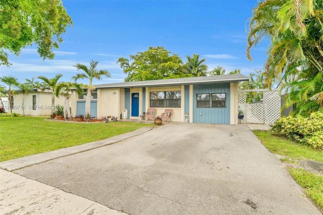 551 NW 99th Way, Pembroke Pines, FL 33024
