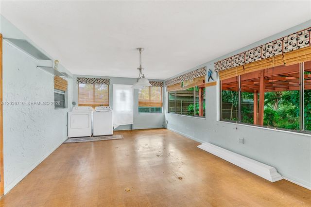 551 NW 99th Way, Pembroke Pines, FL 33024