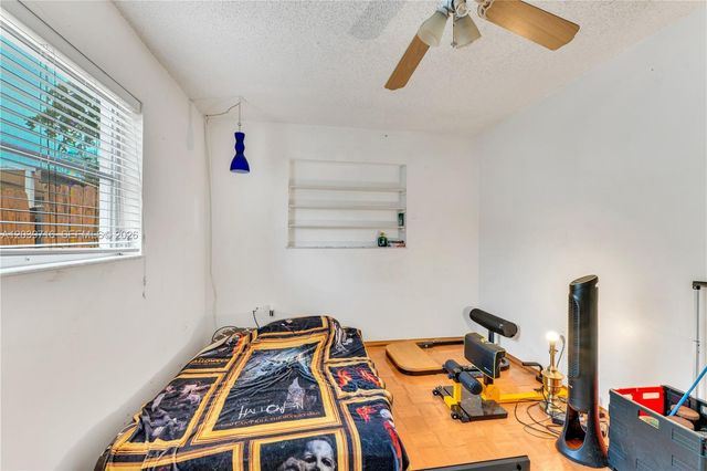 551 NW 99th Way, Pembroke Pines, FL 33024