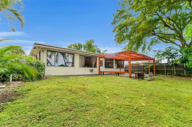 551 NW 99th Way, Pembroke Pines, FL 33024