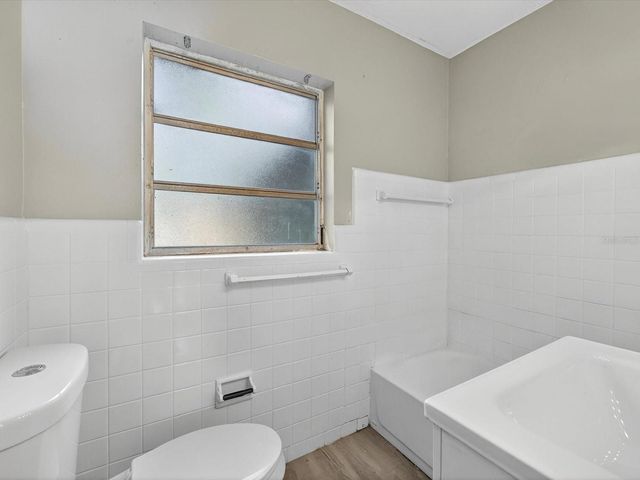 1068 PETER ROAD, Daytona Beach, FL 32114