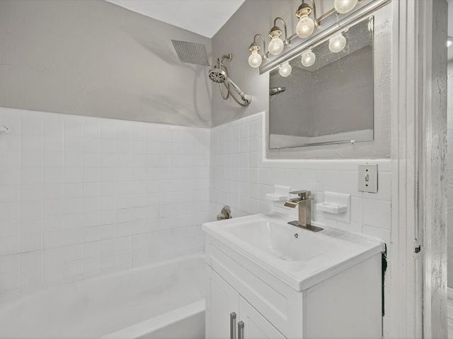 1068 PETER ROAD, Daytona Beach, FL 32114