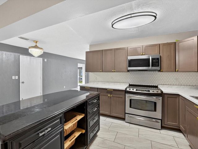 1068 PETER ROAD, Daytona Beach, FL 32114