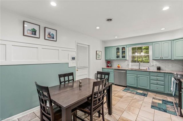 216 Vancouver Court, Kernersville, NC 27284