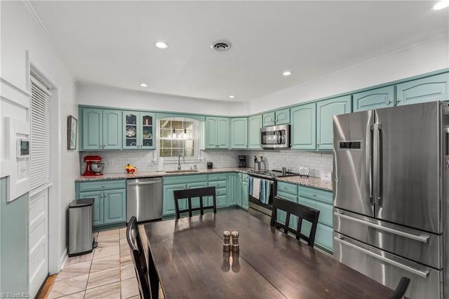 216 Vancouver Court, Kernersville, NC 27284